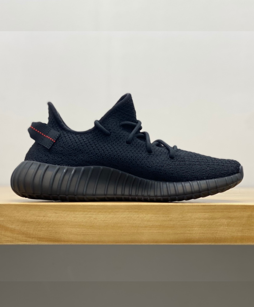 Yeezy Boost 350 V 2 Bred