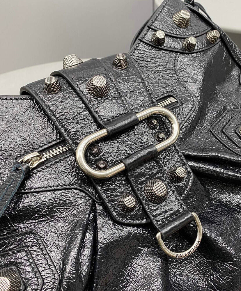 Le Cagole Medium Leather Shoulder Bag - MarKat store