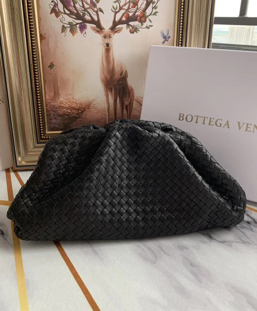 The Pouch In Intrecciato Nappa