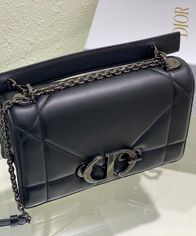 30 Montaigne Chain Bag With Handle