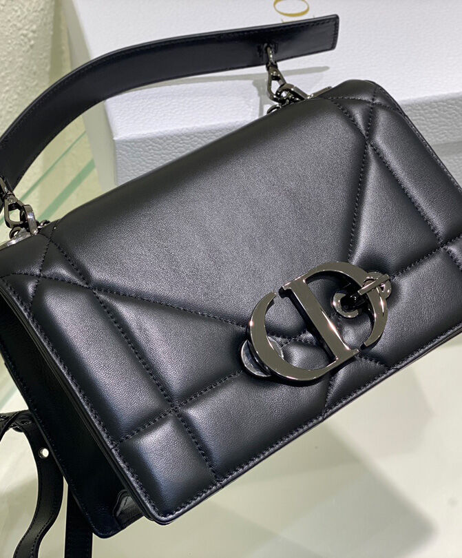 30 Montaigne Chain Bag With Handle