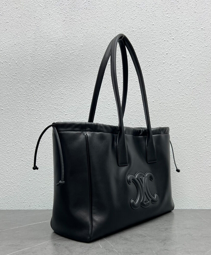 Cabas Drawstring Cuir Triomphe In Smooth Calfskin Black