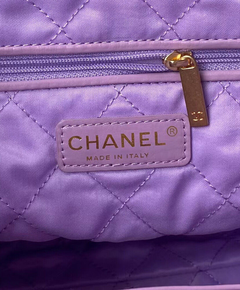 Chanel 22 Small Handbag