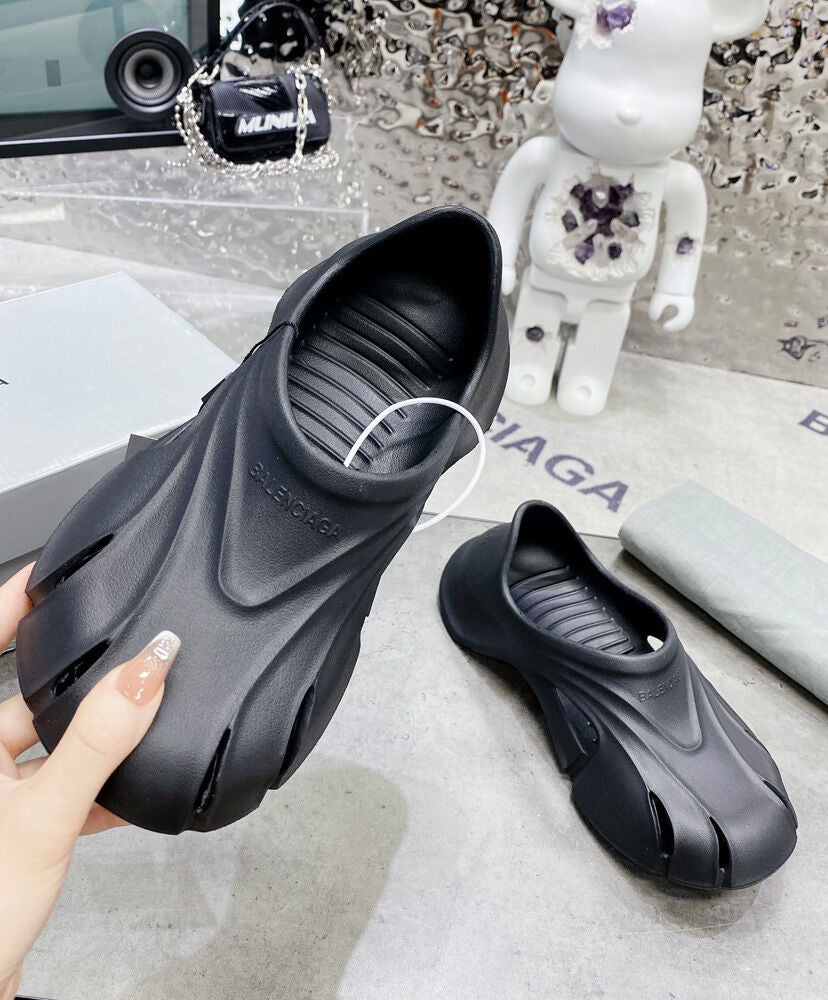 Mold Closed Rubber Sandals