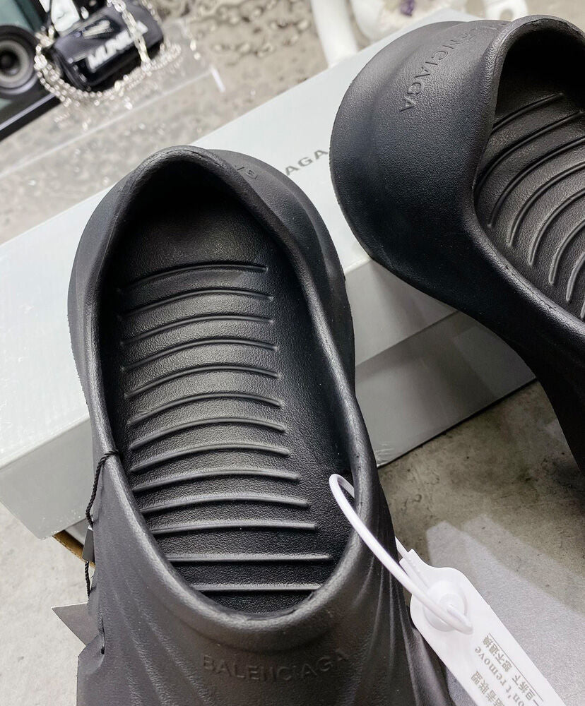 Mold Closed Rubber Sandals