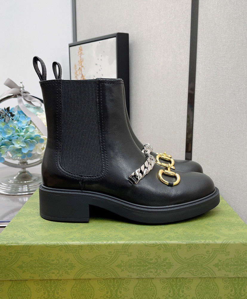 Women's Chelsea Boot With Chain