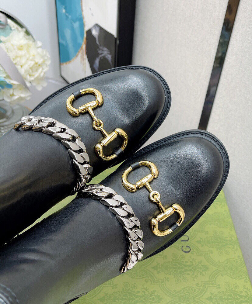 Women's Chelsea Boot With Chain