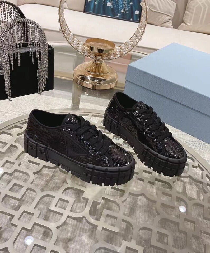 Double Wheel Sequin Sneakers